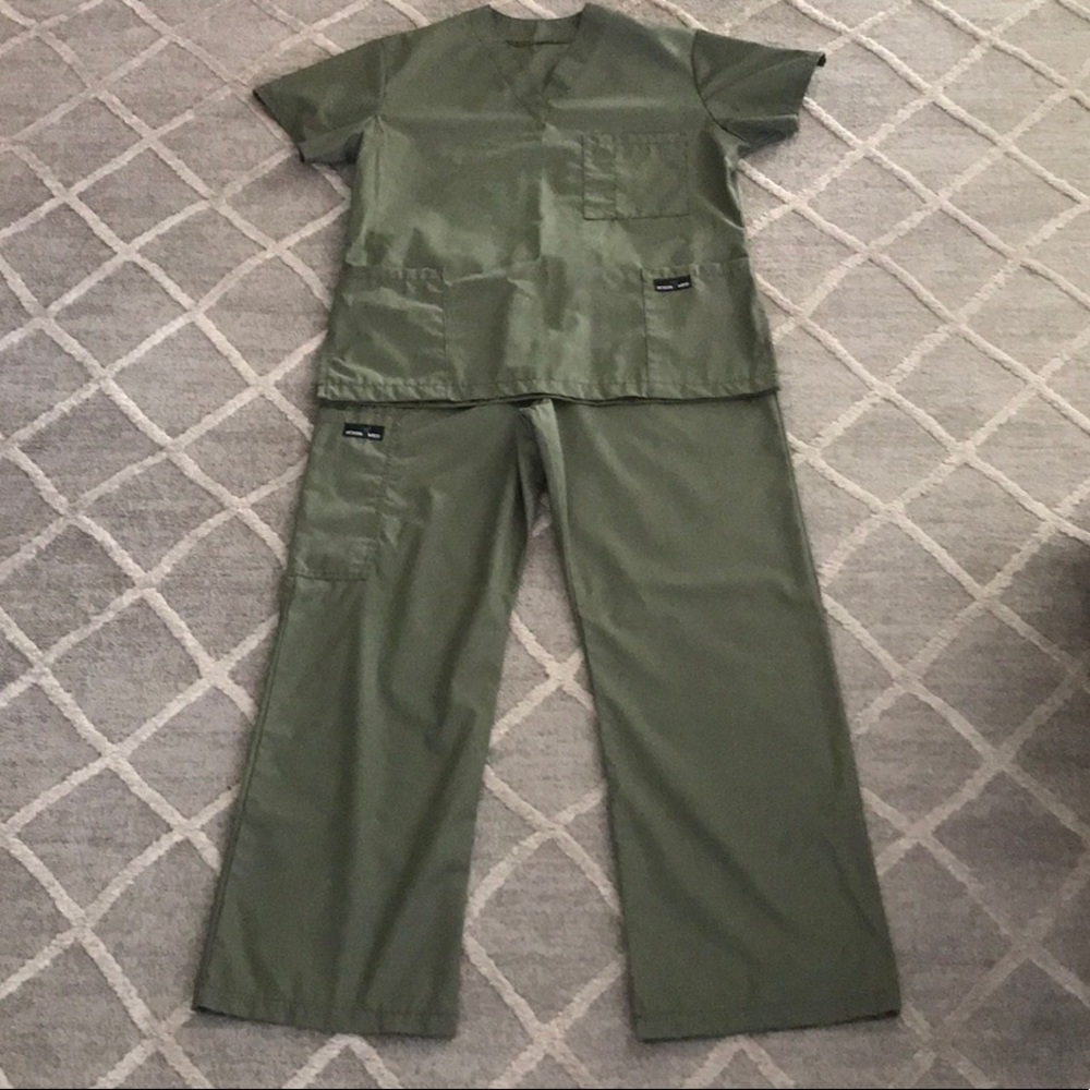 Scrub set- Scrub Med L-XL